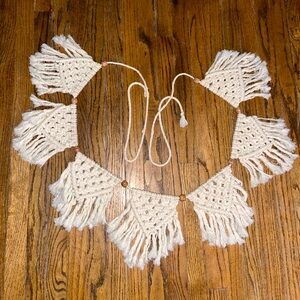 🪴White Macrame Tassel Garland